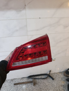 چراغ خطر جک s5روی صندوق سمت راست(شاگرد)